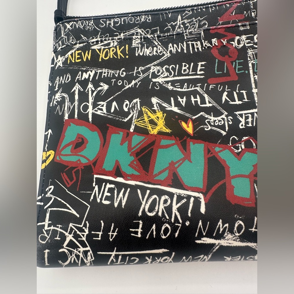 DKNY Graffiti Crossbody Bag – Silver Accents, Urban Style ❤️